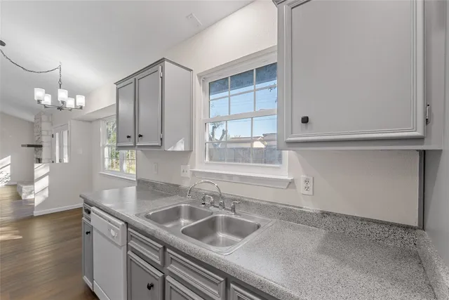 $1,850 | 903 East Logan Street, Round Rock, TX 78664