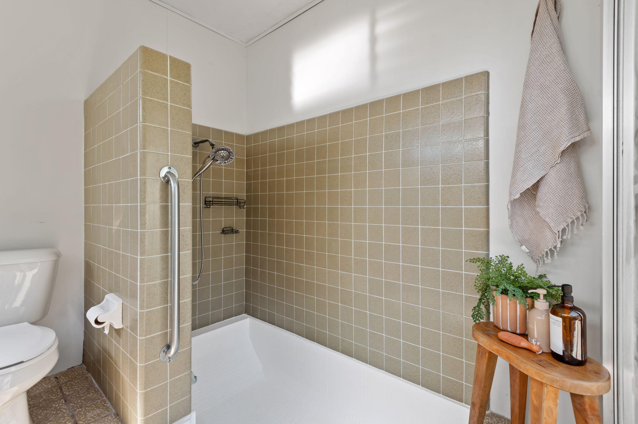 4612 Dean Drive Ventura, CA 93003 - Photo 17 of 33 a bathroom with a toilet and shower