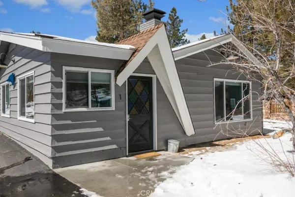 $1,750 | 560 Edgemoor Road, Unit 1, Big Bear Lake, CA 92315