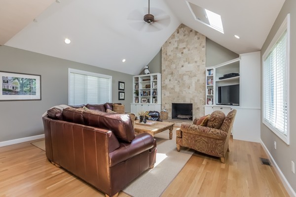 47 Gerald Road Marblehead, MA 01945 - Photo 4 of 28