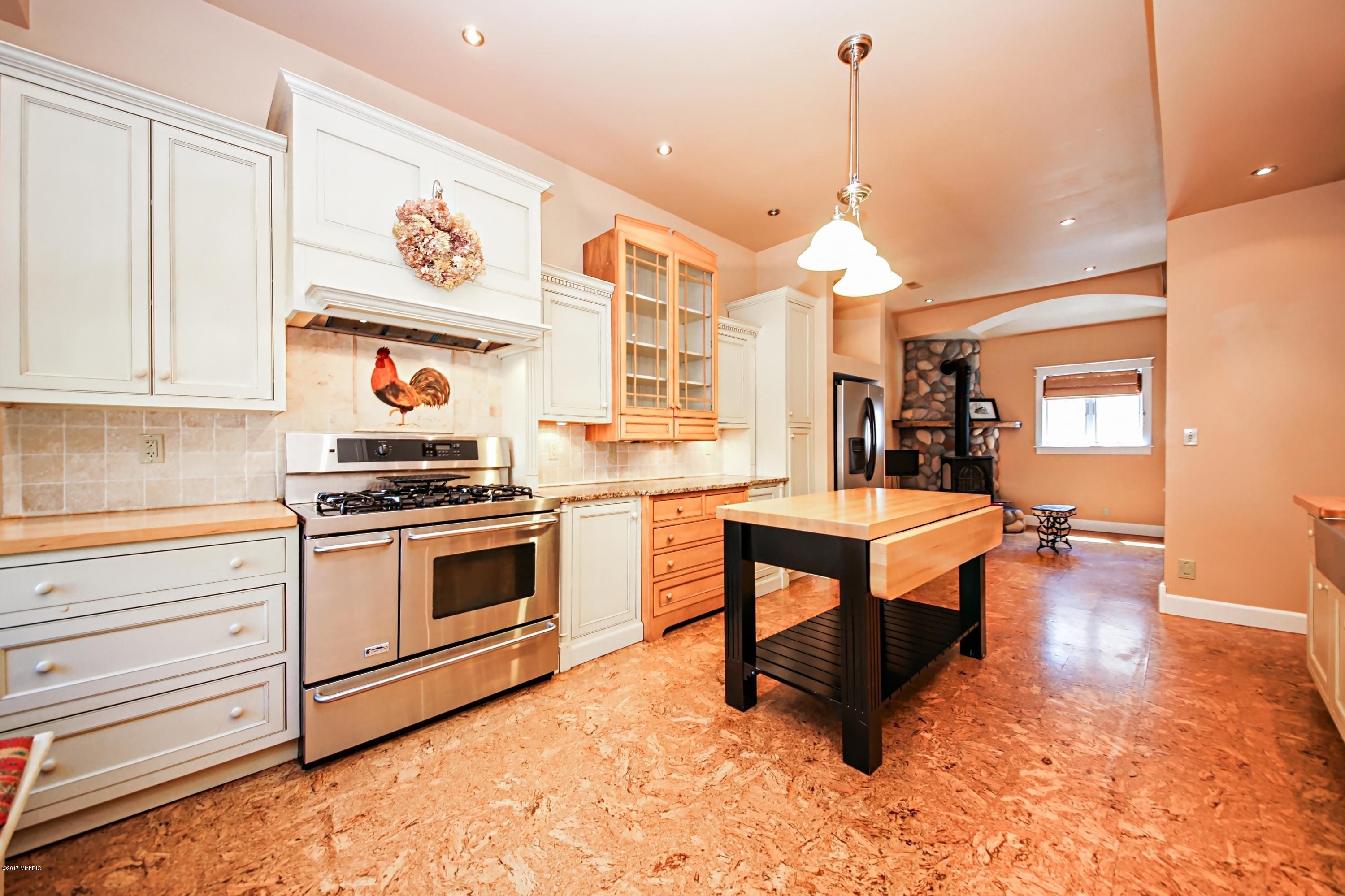 903 State Street St. Joseph, MI 49085 - Photo 15 of 41 DSC00424_pe