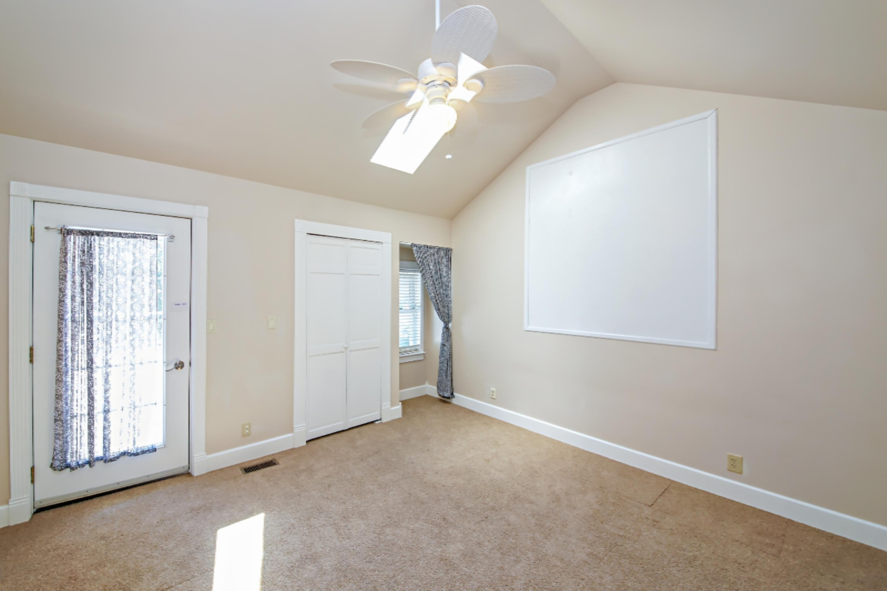 903 State Street St. Joseph, MI 49085 - Photo 21 of 41 DSC00462_pe