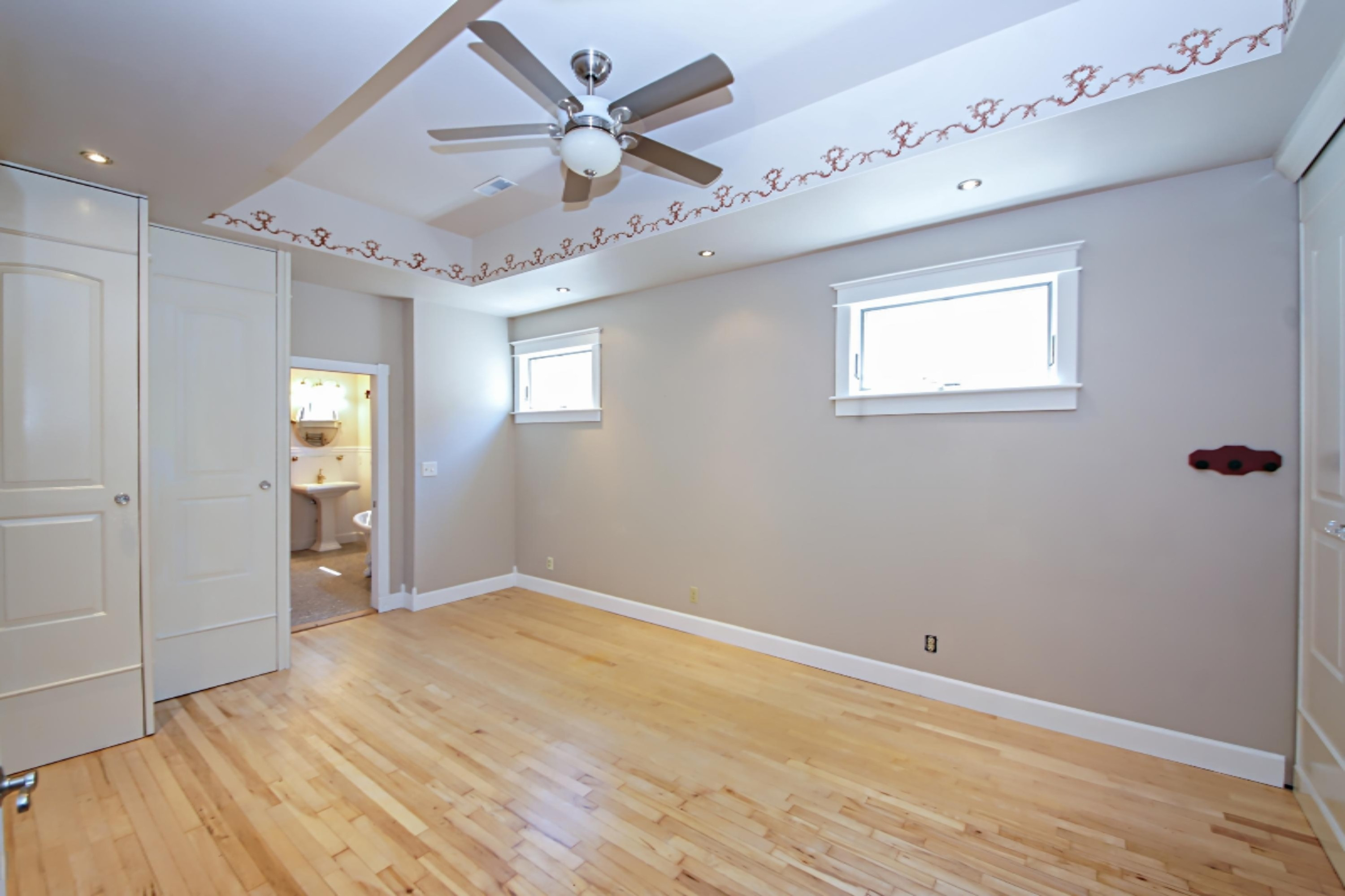 903 State Street St. Joseph, MI 49085 - Photo 6 of 41 DSC00443_pe
