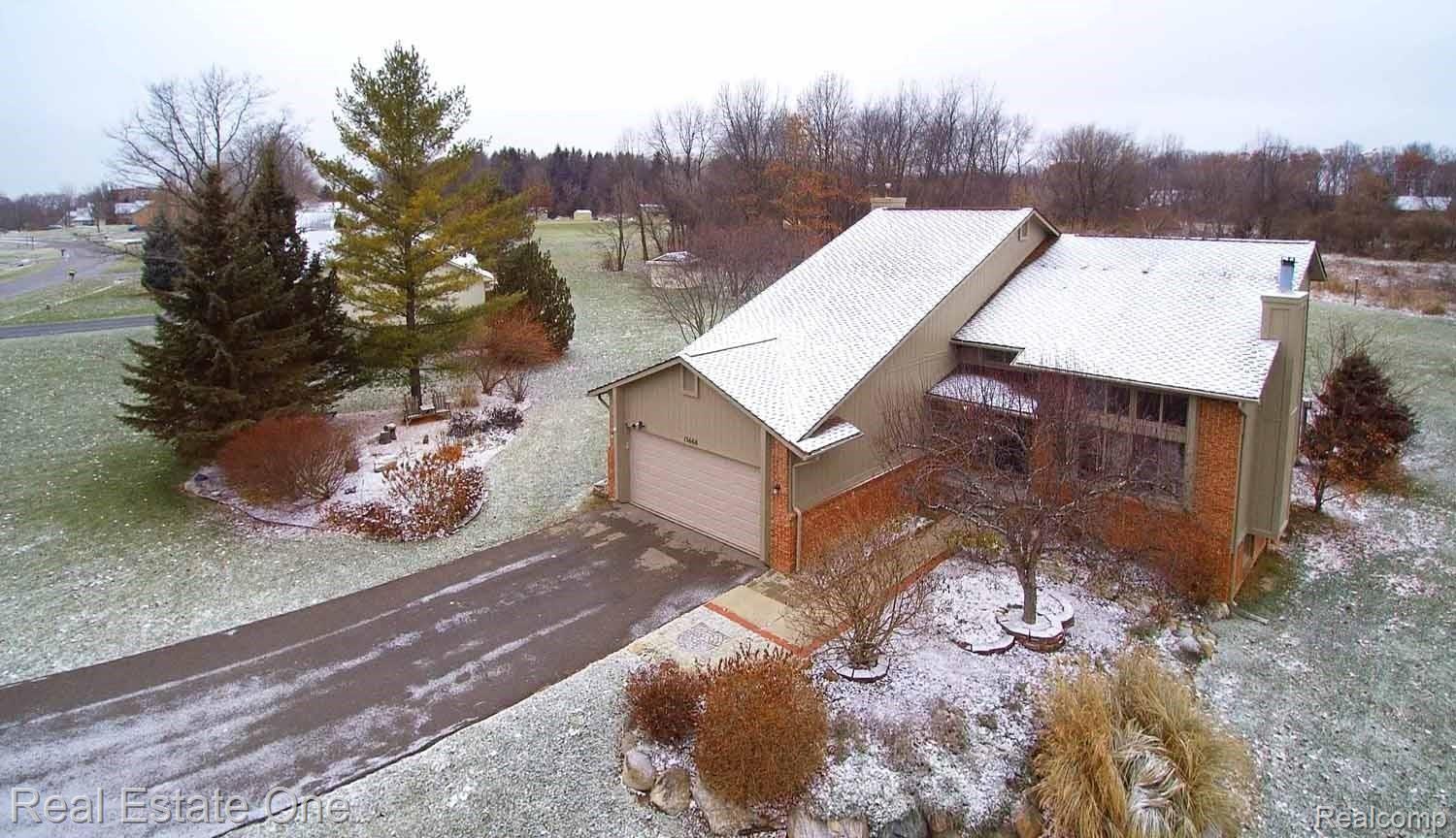 13668 North Ridge Drive Holly, MI 48442 - Photo 2 of 49 5.jpg