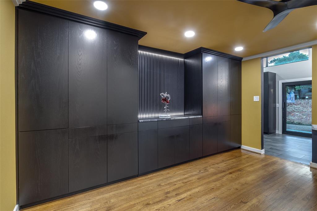 6566 Ridgeview Circle Dallas, TX 75240 - Photo 17 of 39 a view of an empty room