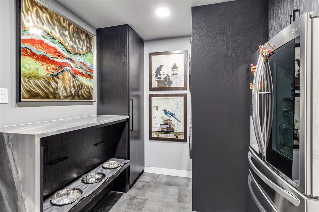 6566 Ridgeview Circle Dallas, TX 75240 - Photo 20 of 39 a view of an entryway with wooden floor