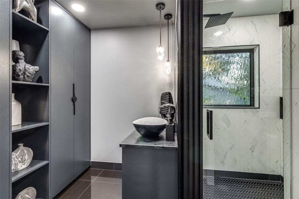 6566 Ridgeview Circle Dallas, TX 75240 - Photo 27 of 39 a view of a hallway with shelves