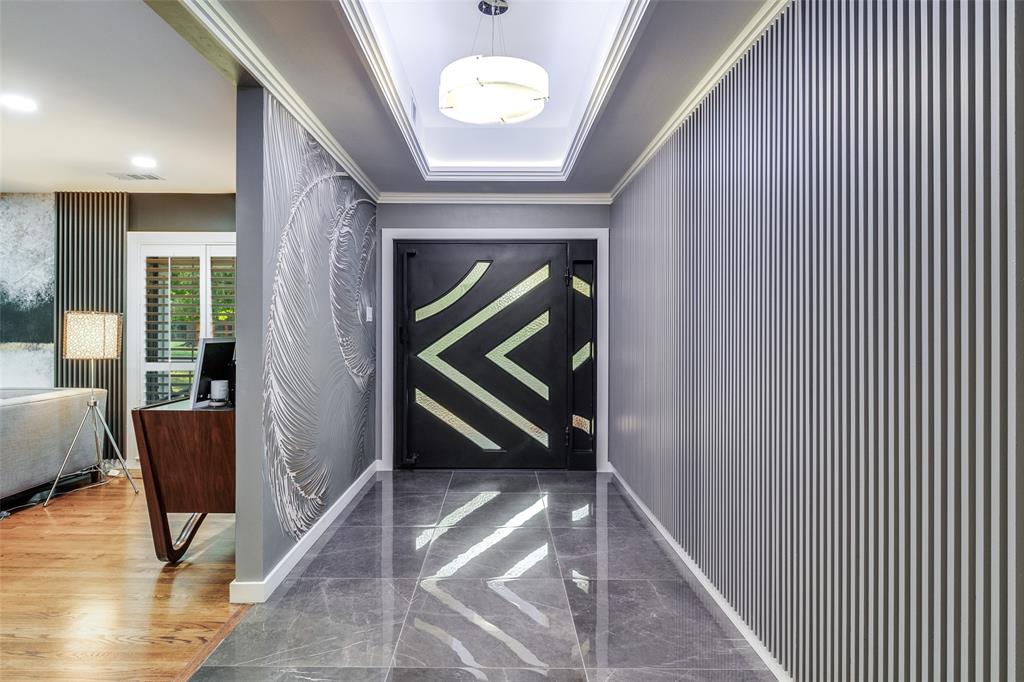 6566 Ridgeview Circle Dallas, TX 75240 - Photo 3 of 39 a view of an entryway door