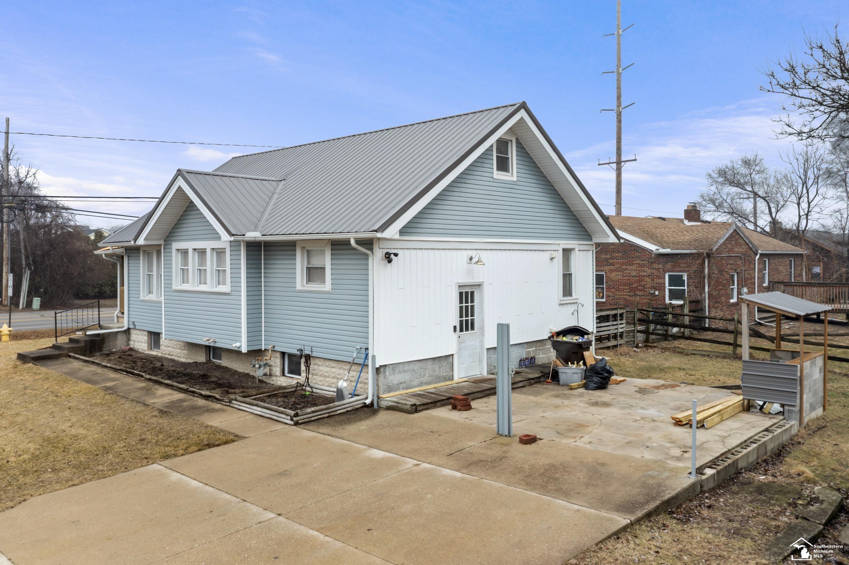 519 West Sterns Road Temperance, MI 48182 - Photo 4 of 36