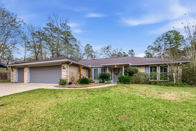 $415,000 | 2004 East Lake Drive, Huntsville, TX 77340