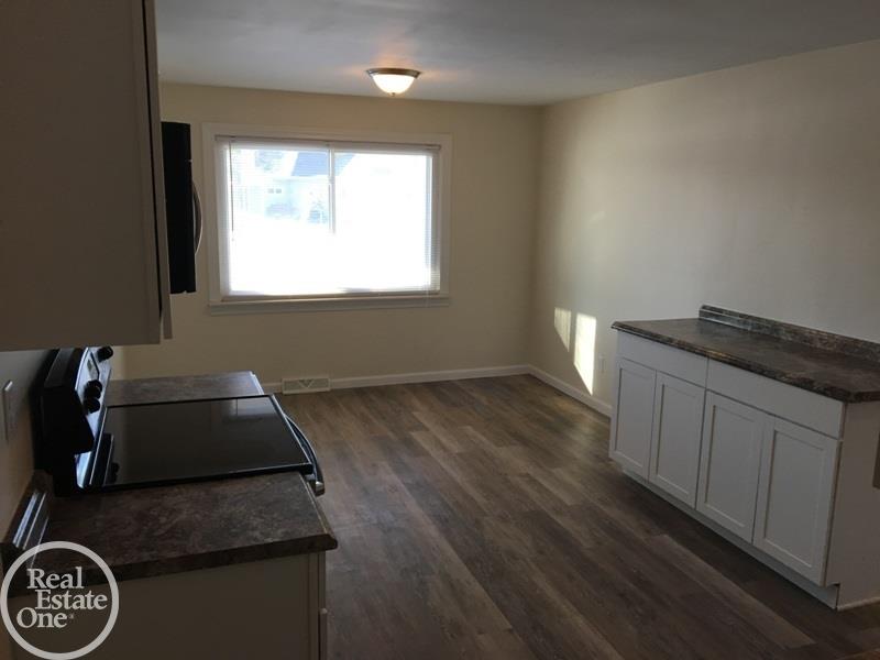 3208 Riverside Drive Port Huron, MI 48060 - Photo 11 of 36 31338210-10.JPG