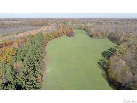 6611 Perryville Road Holly, MI 48442 - Photo 12 of 79 20444463-11.JPG