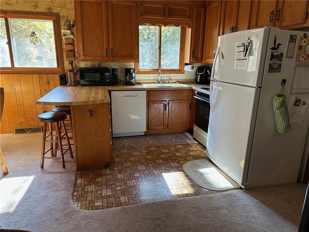 1926 Deer Trail Spooner, WI 54801 - Photo 10 of 33 Main Level