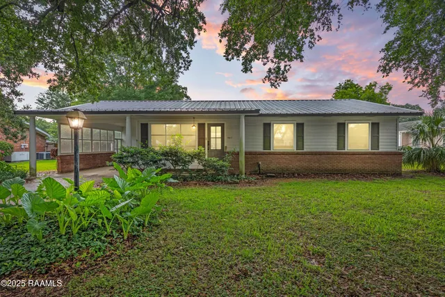 $189,999 | 407 North Hebert Avenue, Kaplan, LA 70548