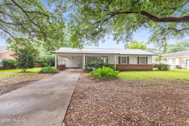 $189,999 | 407 North Hebert Avenue, Kaplan, LA 70548