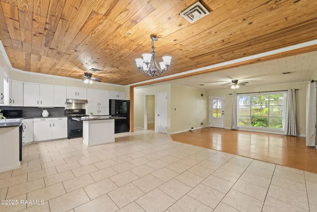 $189,999 | 407 North Hebert Avenue, Kaplan, LA 70548