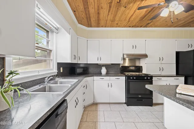 $189,999 | 407 North Hebert Avenue, Kaplan, LA 70548