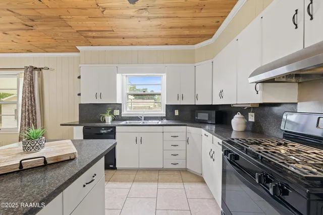 $189,999 | 407 North Hebert Avenue, Kaplan, LA 70548