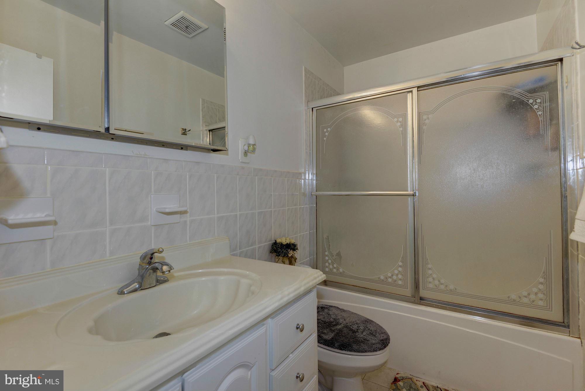 1701 Billman Lane Silver Spring, MD 20902 - Photo 20 of 30 Bath