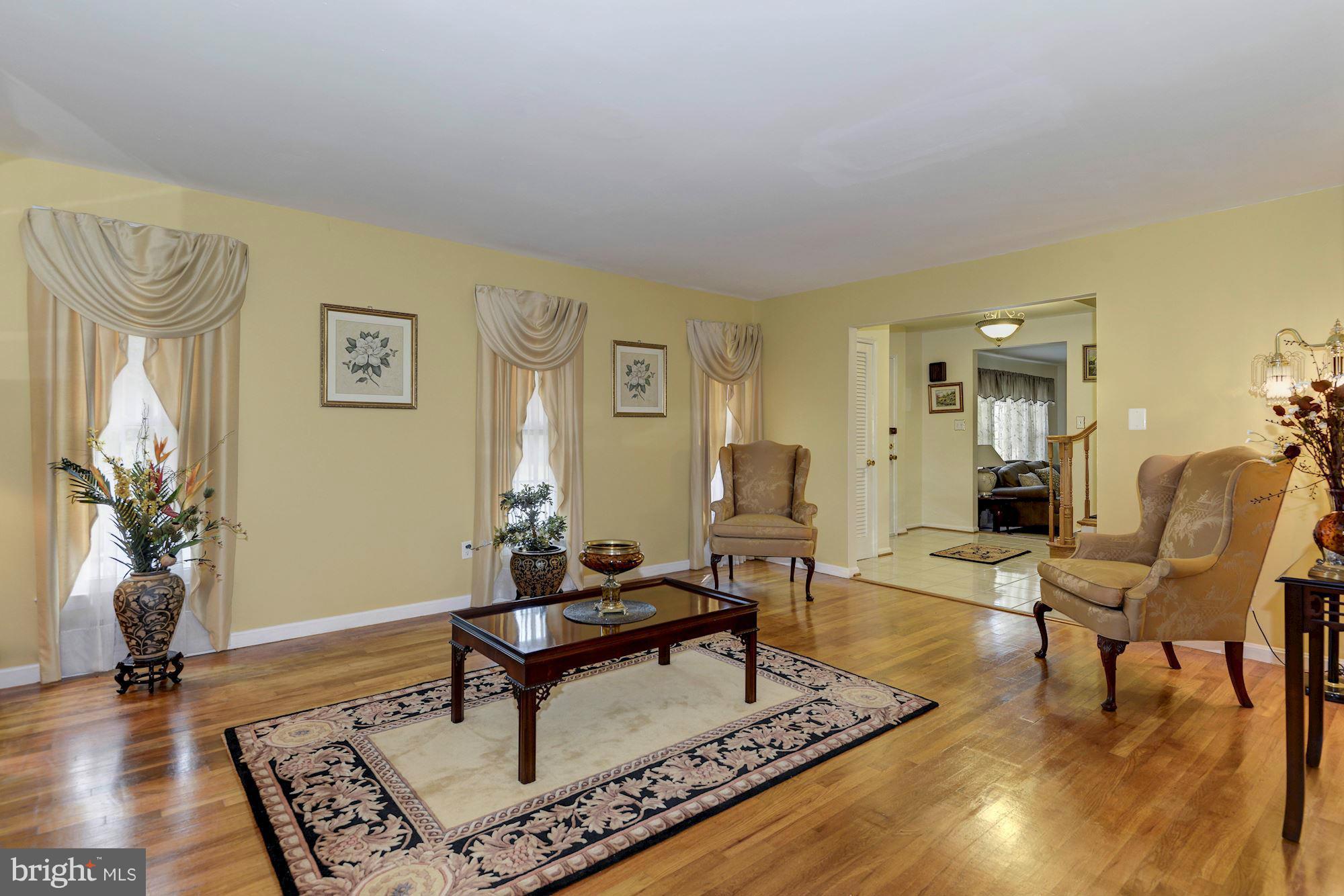 1701 Billman Lane Silver Spring, MD 20902 - Photo 6 of 30 Living Room