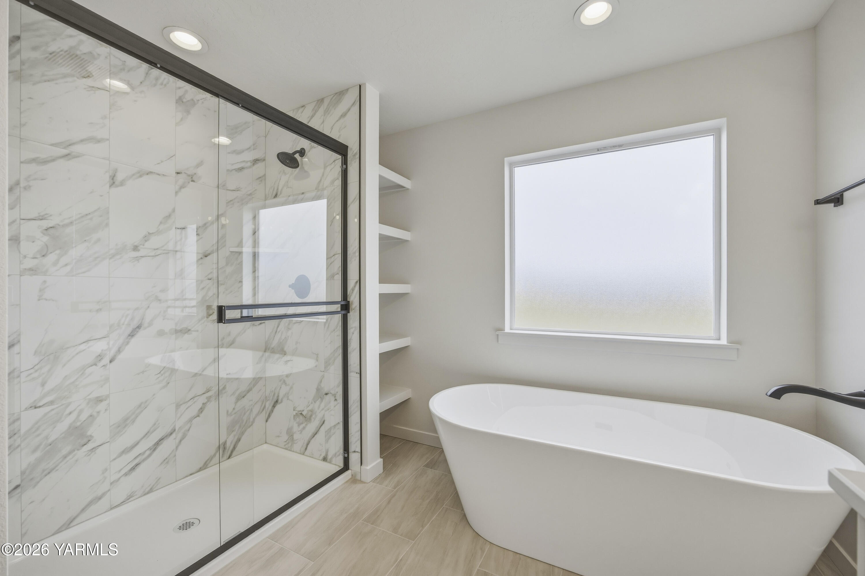 215 Packer Street Prosser, WA 99350 - Photo 22 of 45 a bathroom with a bathtub and shower