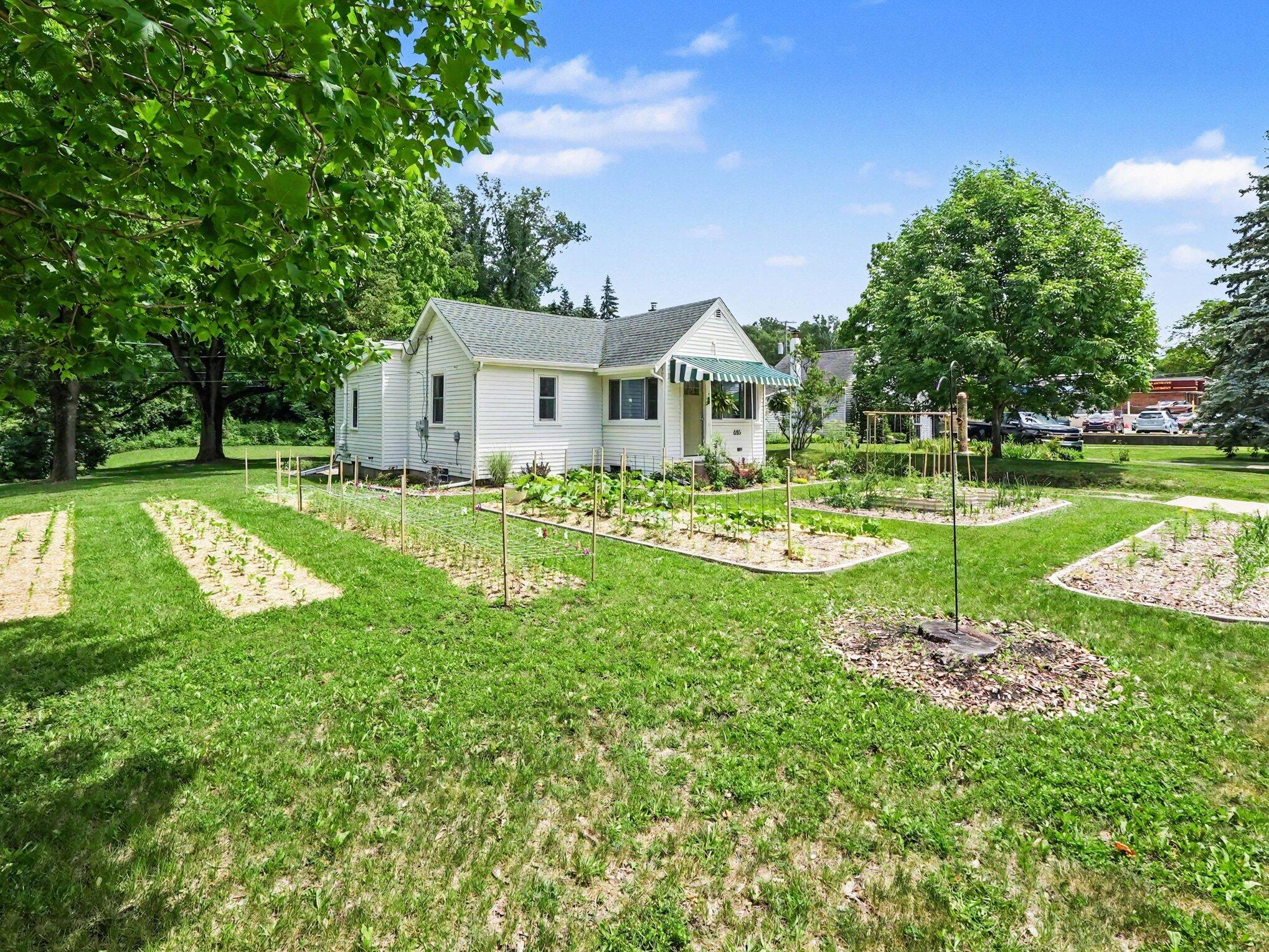 685 South Wagner Road Ann Arbor, MI 48103 - Photo 40 of 44 016_file_7823
