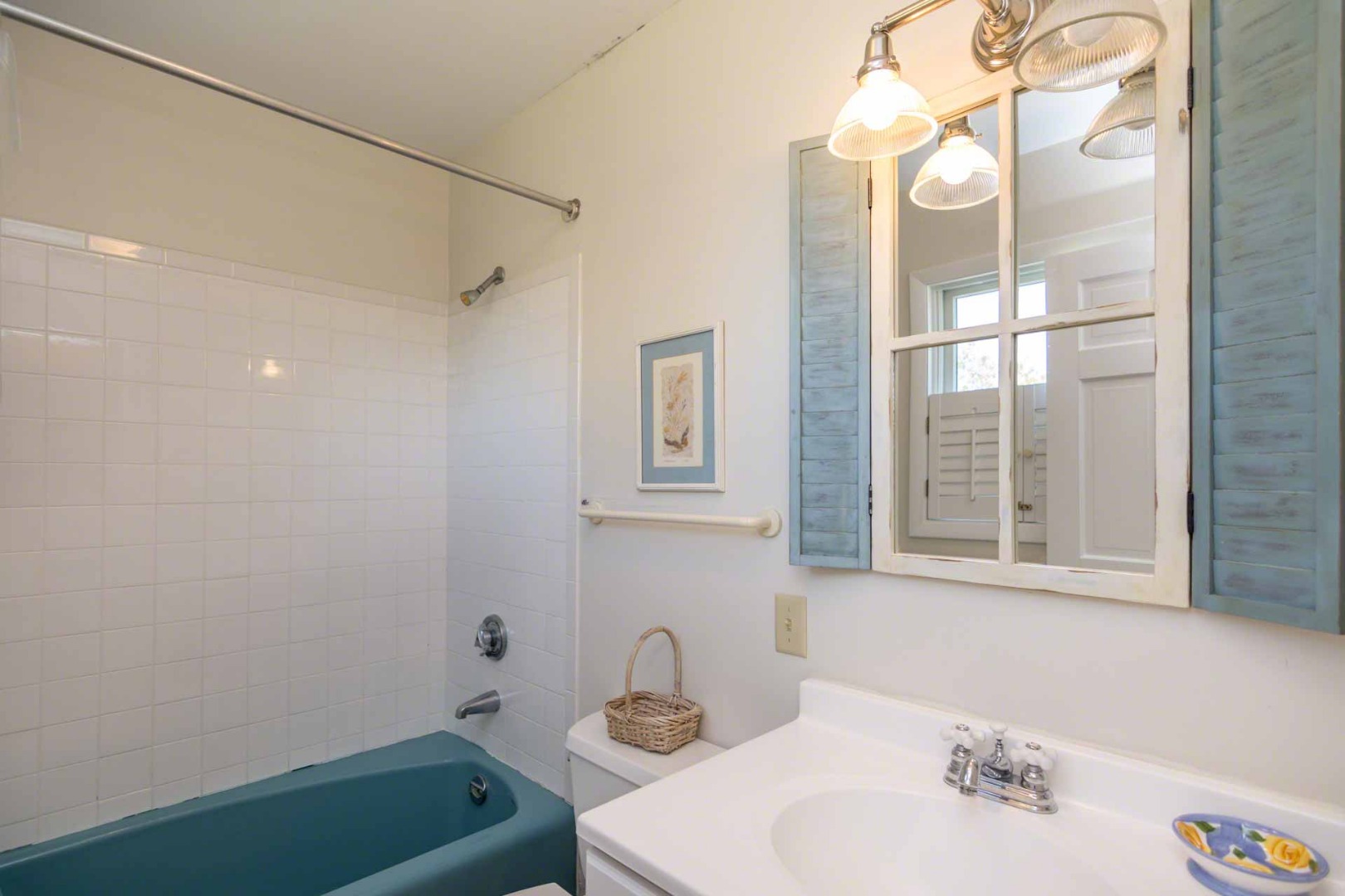 24 Manaca Hill Road Edgartown, MA 02539 - Photo 27 of 34 a bathroom with a sink and a window