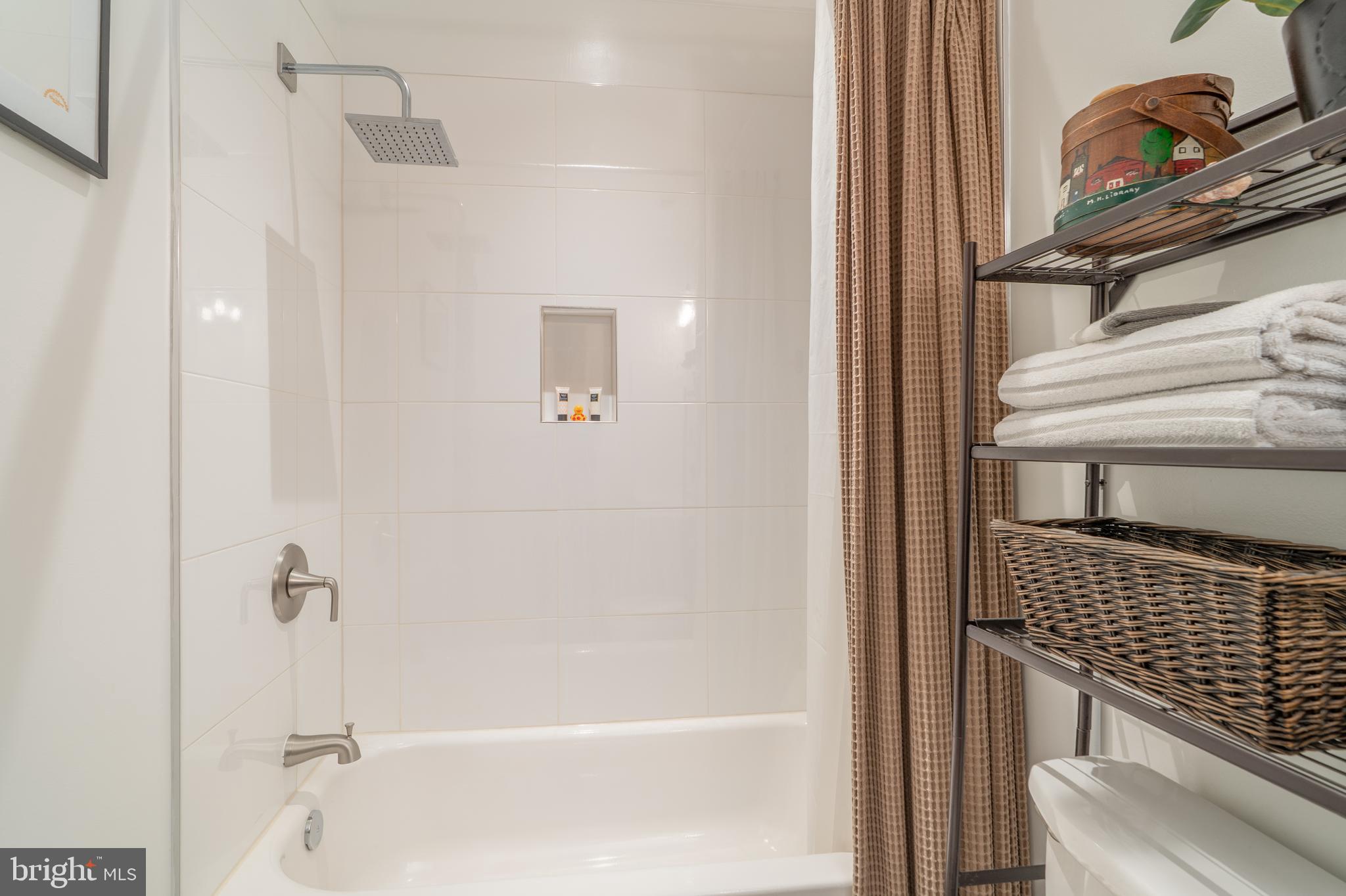 2464 Ontario Road Northwest, Unit 1 Washington, DC 20009 - Photo 17 of 33