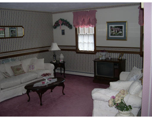 4 A Carpenter Hill Road, Unit 4A Mendon, MA 01756 - Photo 5 of 12 Gallery Image 5