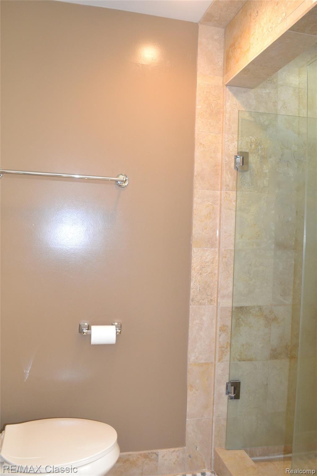 3001 East Commerce Road Commerce Township, MI 48382 - Photo 27 of 39 Master Bath