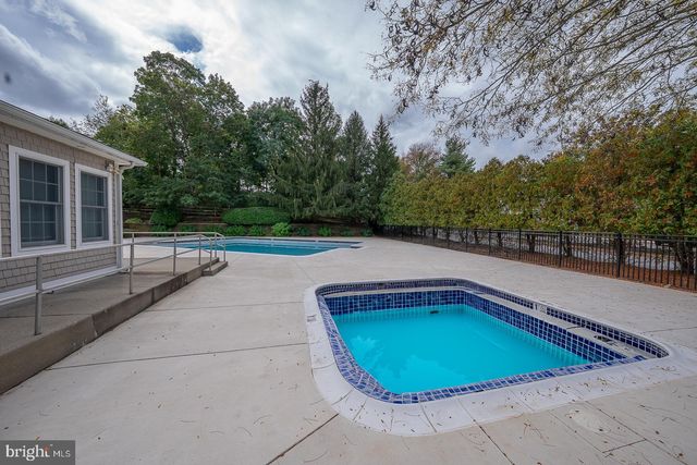 a view of a tennis court