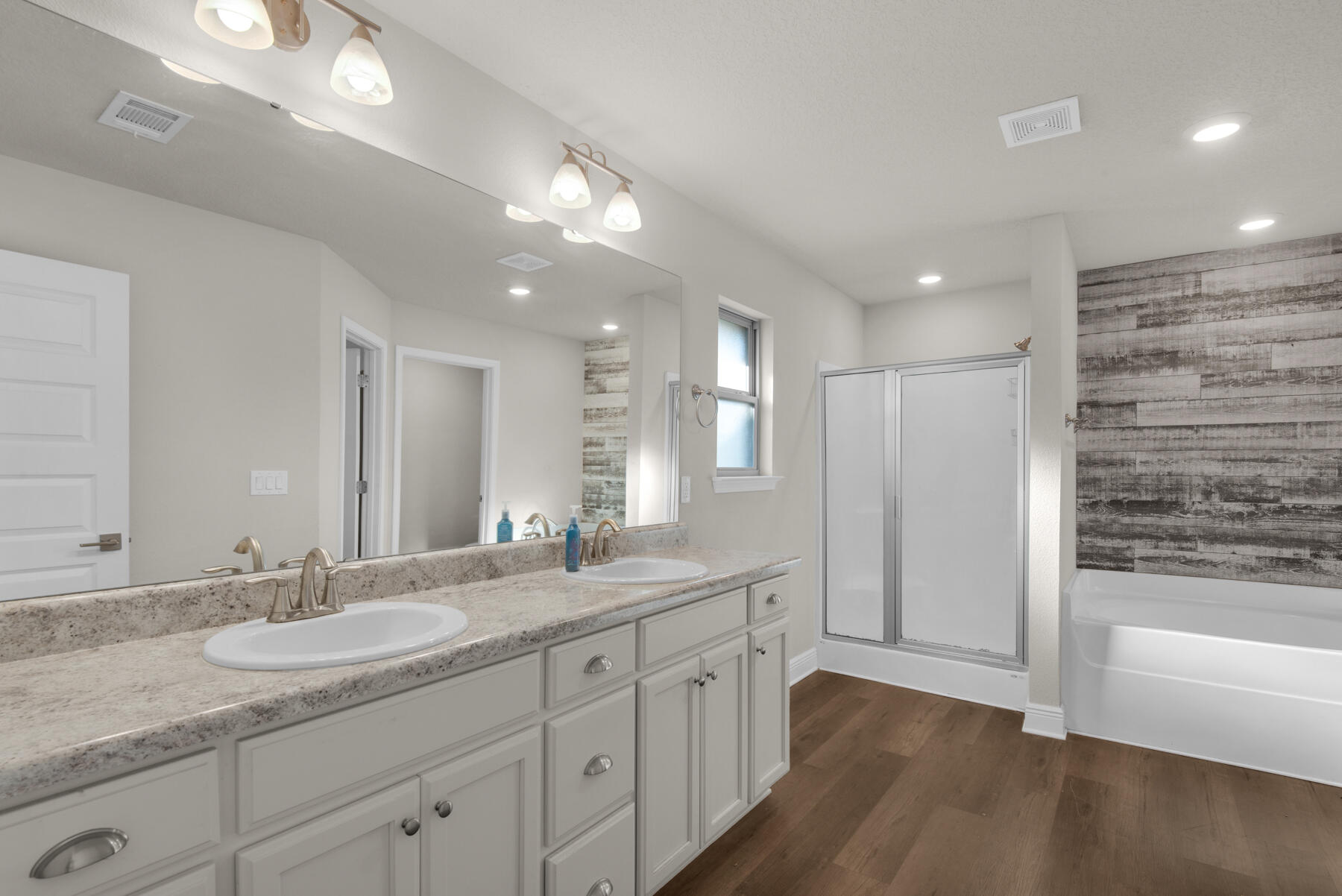 2017 Broad Street Crestview, FL 32536 - Photo 19 of 49 2017 Broad St_20250929_110