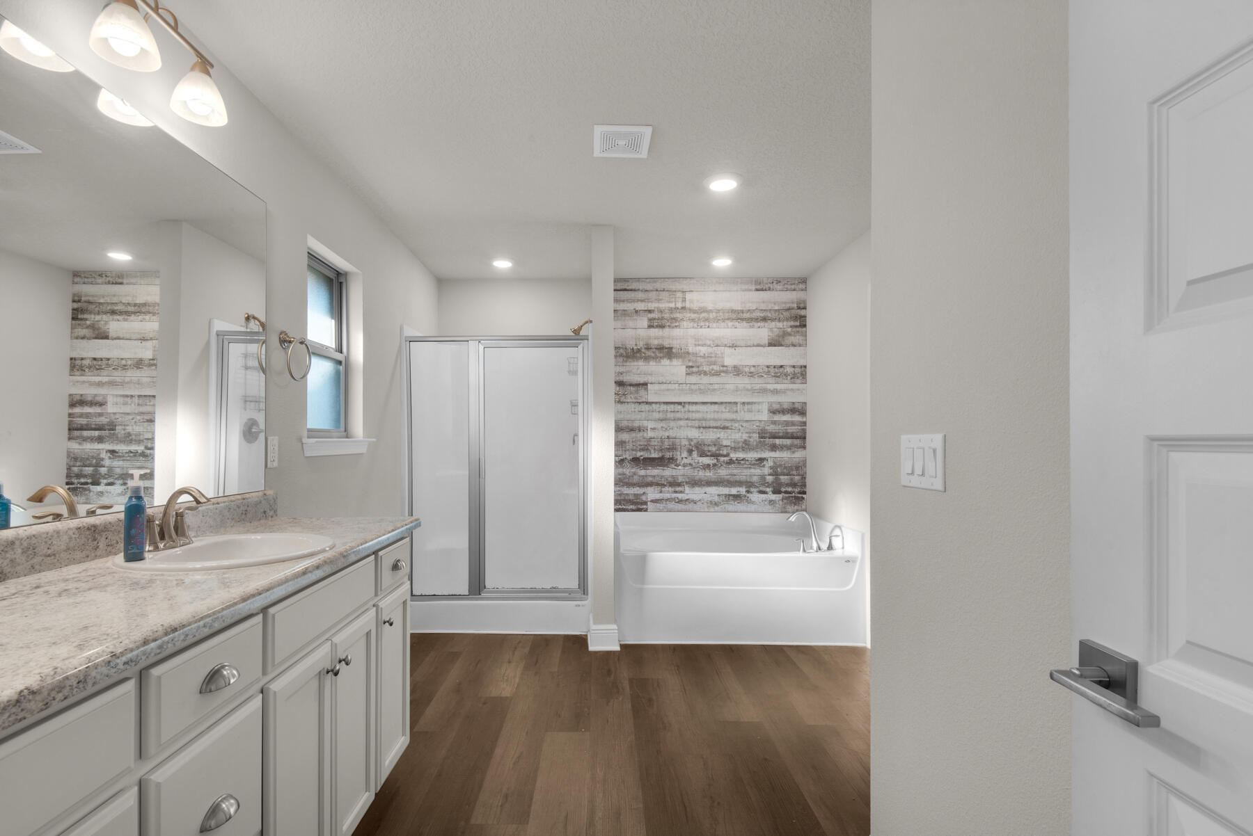 2017 Broad Street Crestview, FL 32536 - Photo 20 of 49 2017 Broad St_20250929_115