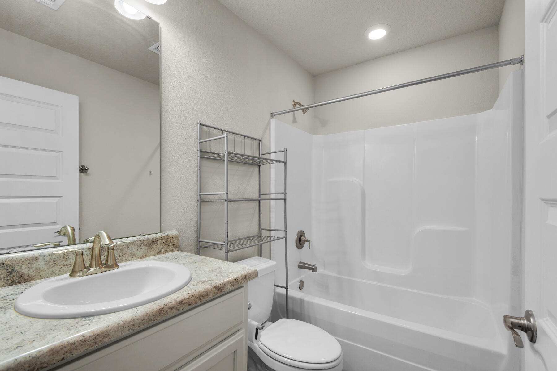 2017 Broad Street Crestview, FL 32536 - Photo 32 of 49 2017 Broad St_20250929_175