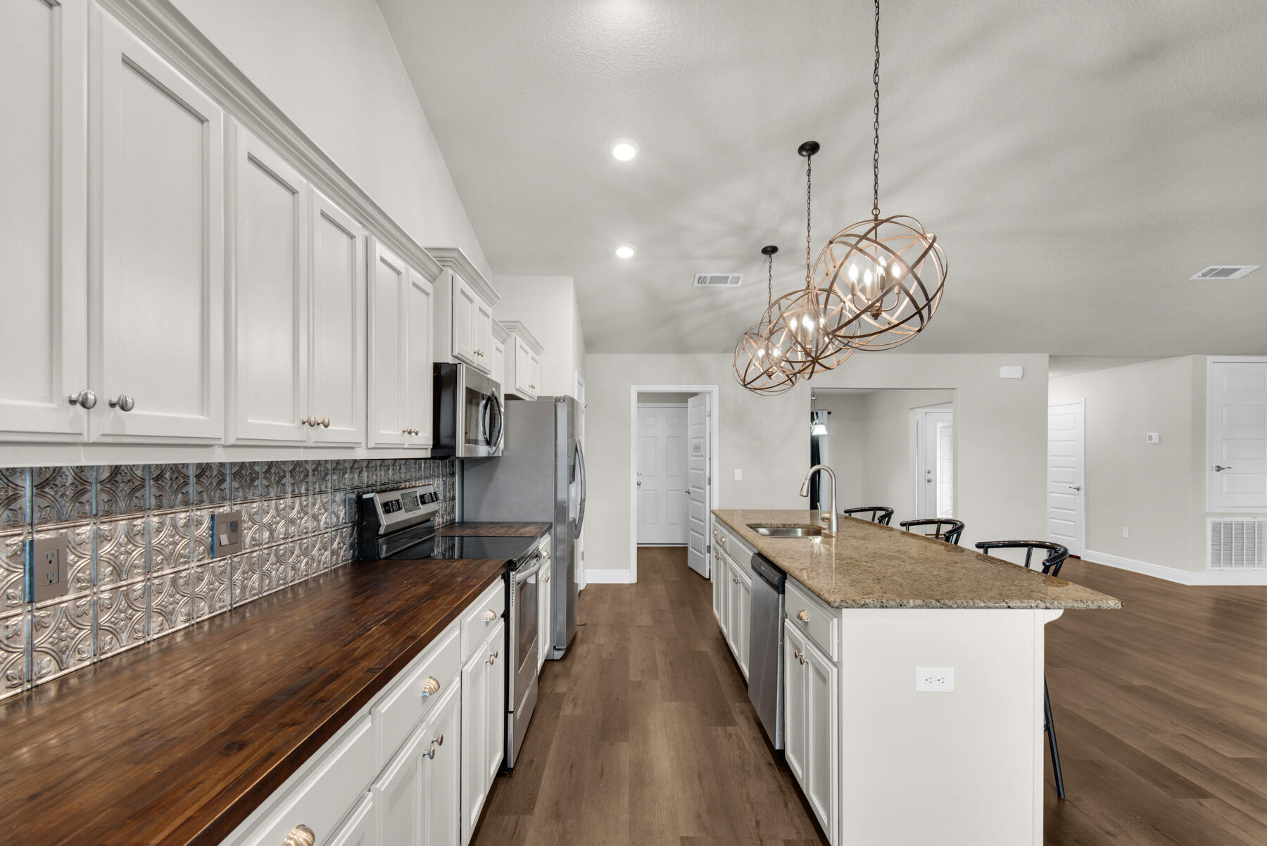 2017 Broad Street Crestview, FL 32536 - Photo 10 of 49 2017 Broad St_20250929_65