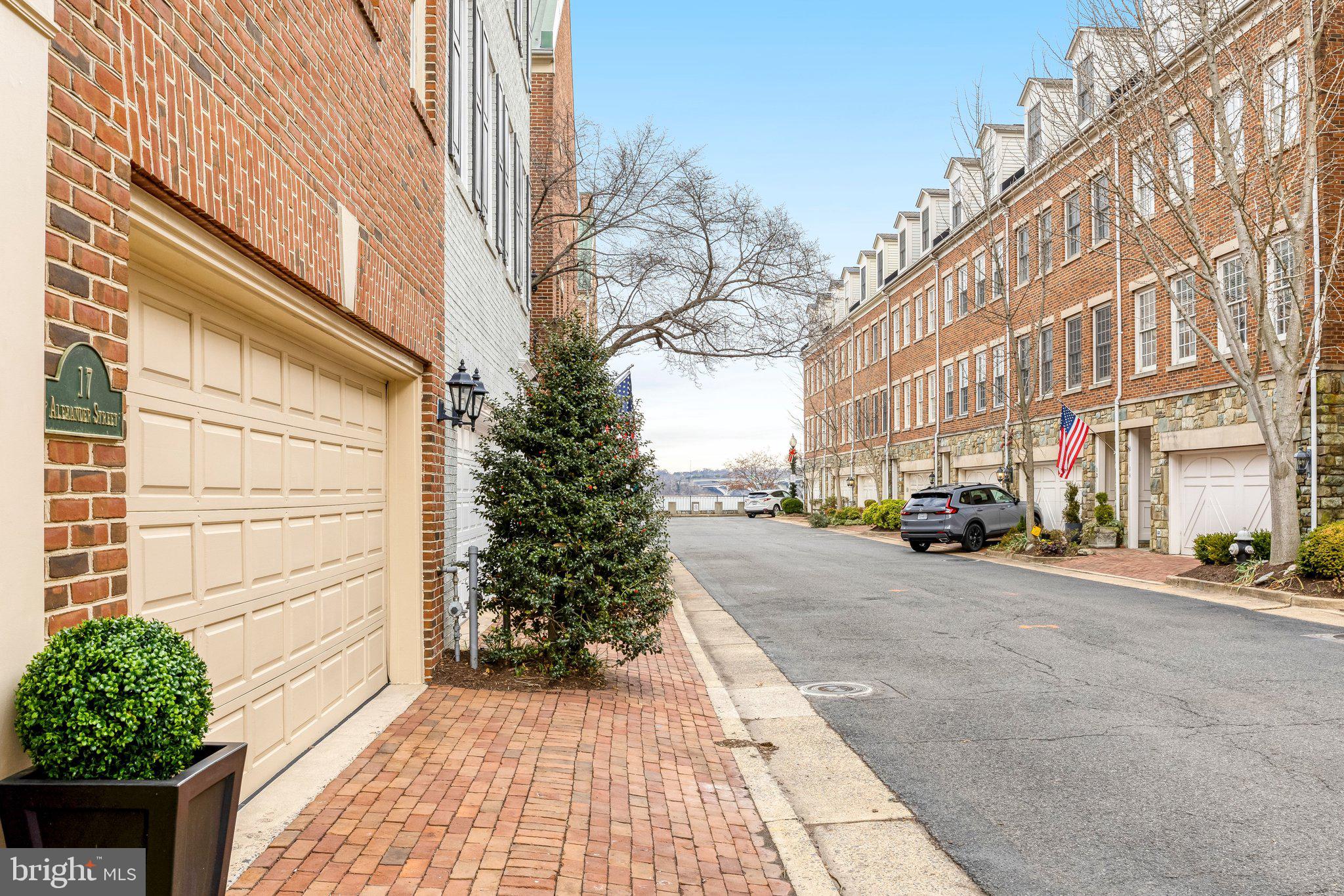 17 Alexander Street Alexandria, VA 22314 - Photo 2 of 49