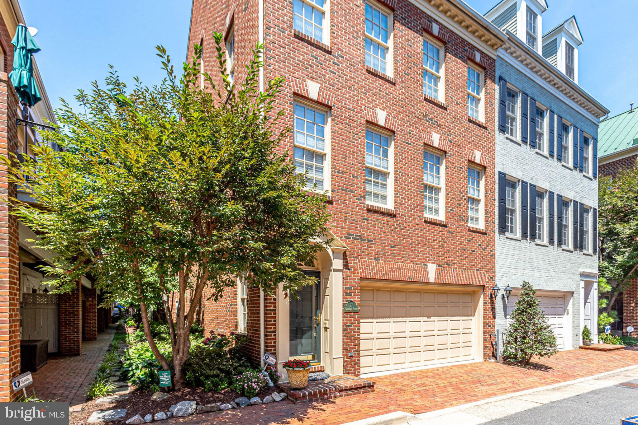 17 Alexander Street Alexandria, VA 22314 - Photo 4 of 49 a front view of a building