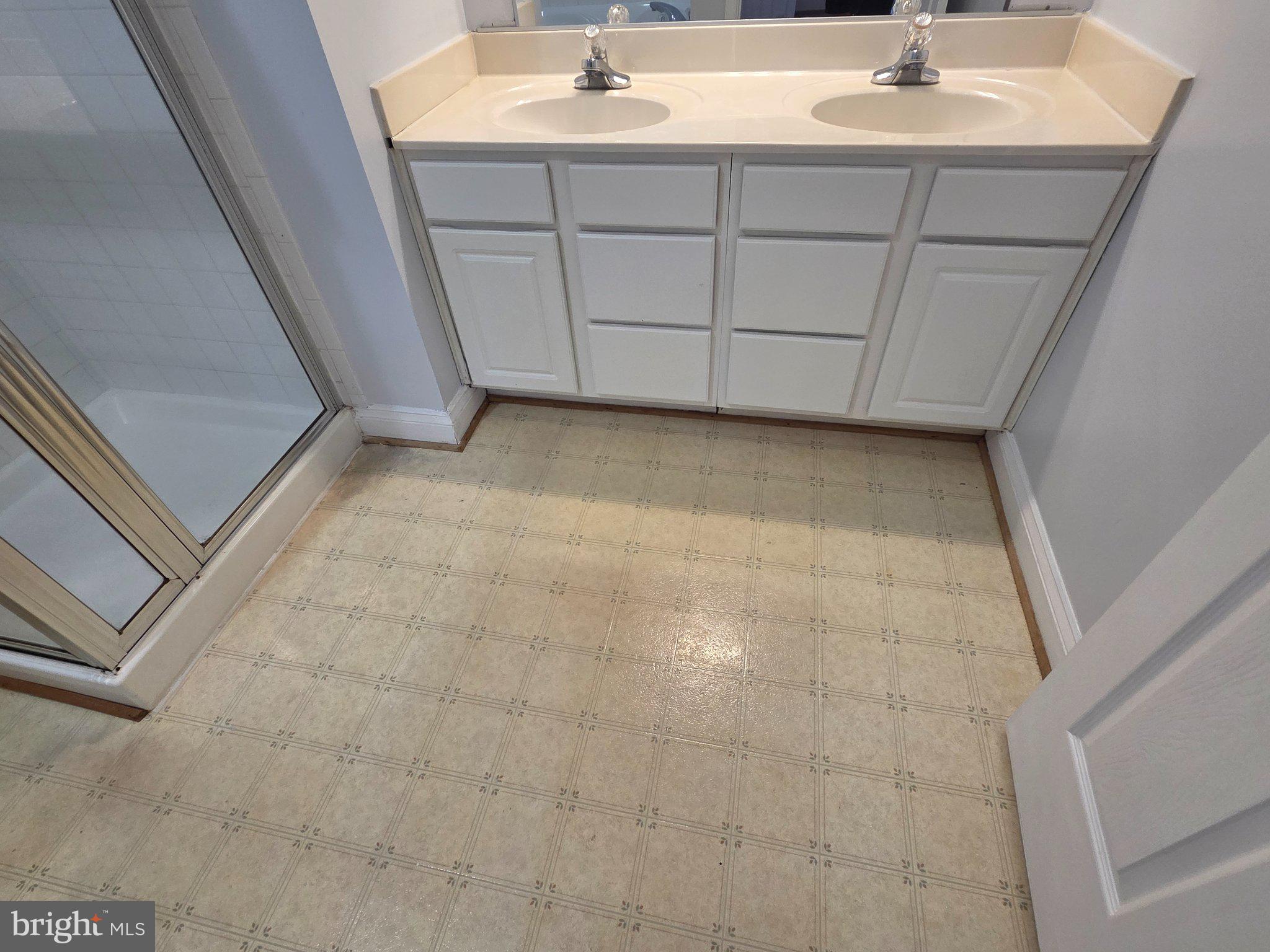 2749 Middle Neck Road Odenton, MD 21113 - Photo 10 of 12 Master bathroom