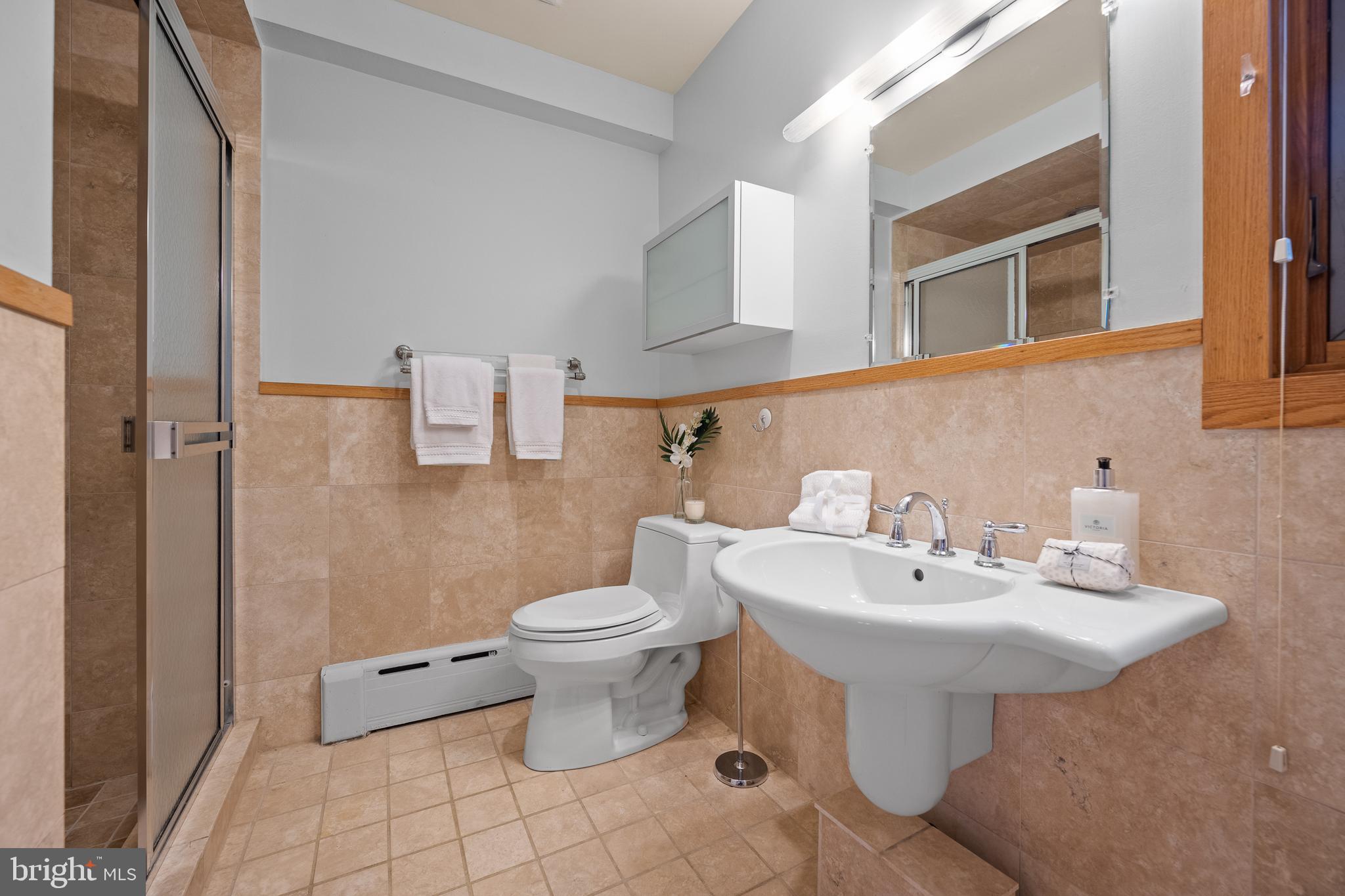 734 Brooke Road Wayne, PA 19087 - Photo 35 of 50 Full bathroom on 1 st floor