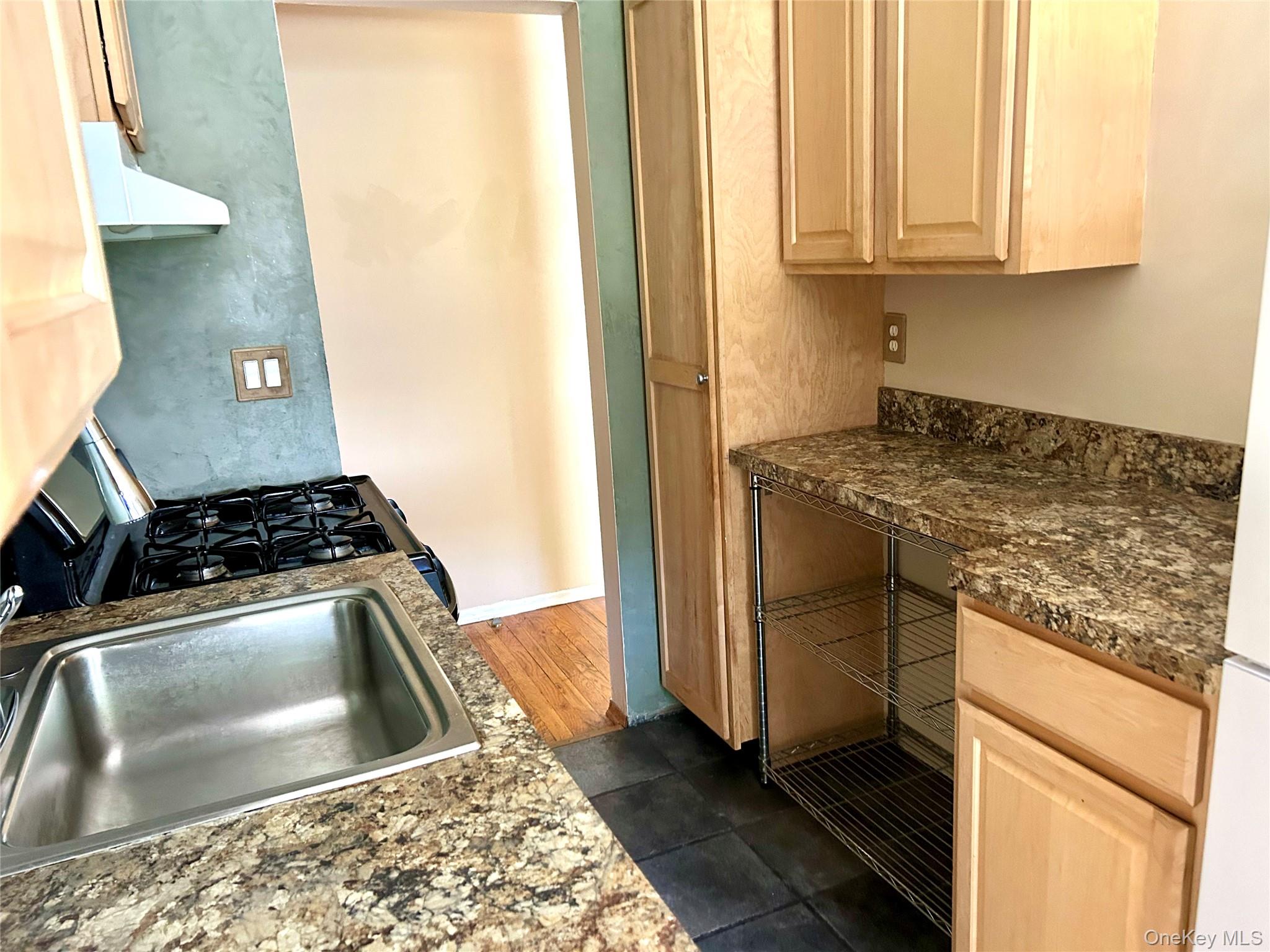 8 Colonial Road, Unit 36 Beacon, NY 12508 - Photo 6 of 9