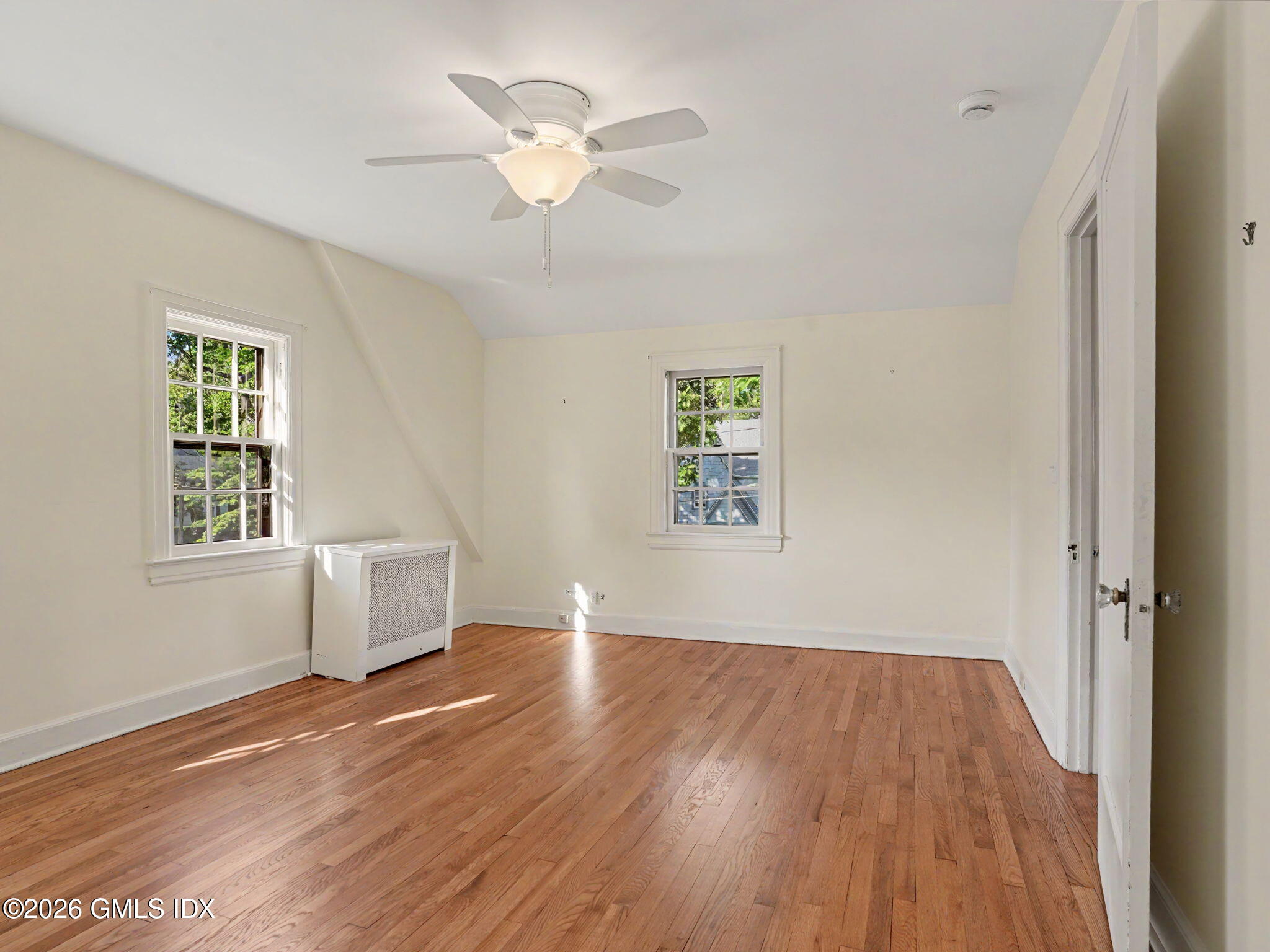 24 Oval Avenue Riverside, CT 06878 - Photo 27 of 45 33-web-or-mls-24-oval-ave