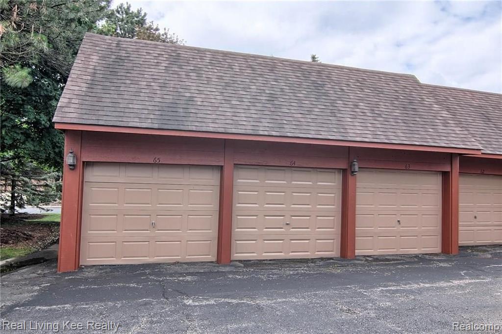 875 Green View Court, Unit 64 Rochester Hills, MI 48307 - Photo 23 of 31