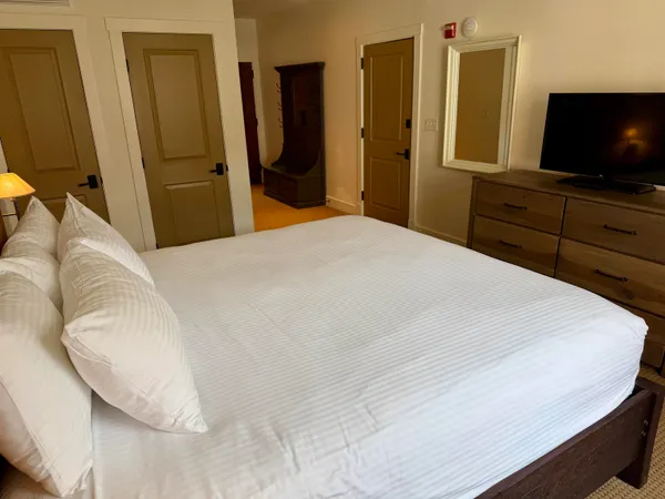 $210,000 | 102 Forest Drive, Unit 223 (PLUS LOCKOUT 225) INTERVAL I, Warren, VT 05674