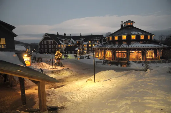 $210,000 | 102 Forest Drive, Unit 223 (PLUS LOCKOUT 225) INTERVAL I, Warren, VT 05674