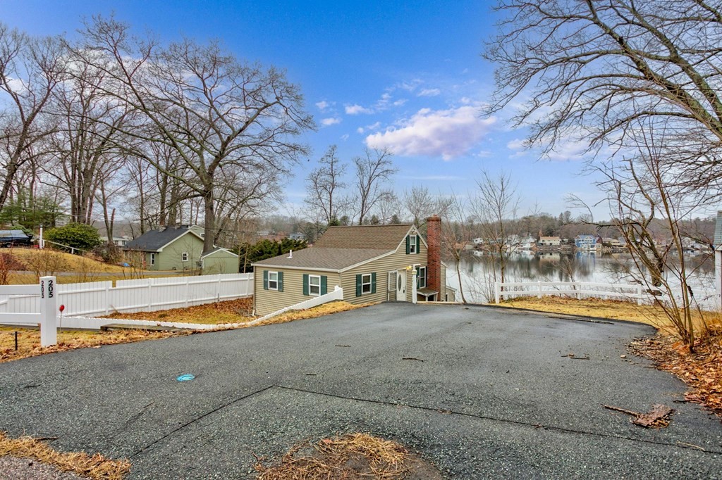 205 Walnut Road Wrentham, MA 02093 - Photo 5 of 32 Gallery Image 5