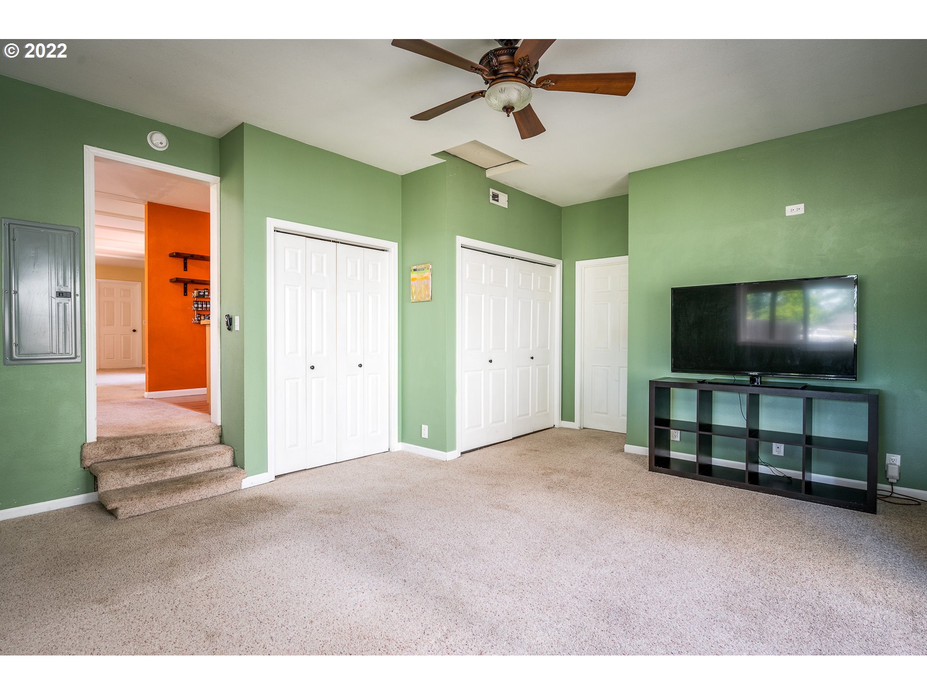 13808 Southeast Center Street Portland, OR 97236 - Photo 12 of 32 Family Room