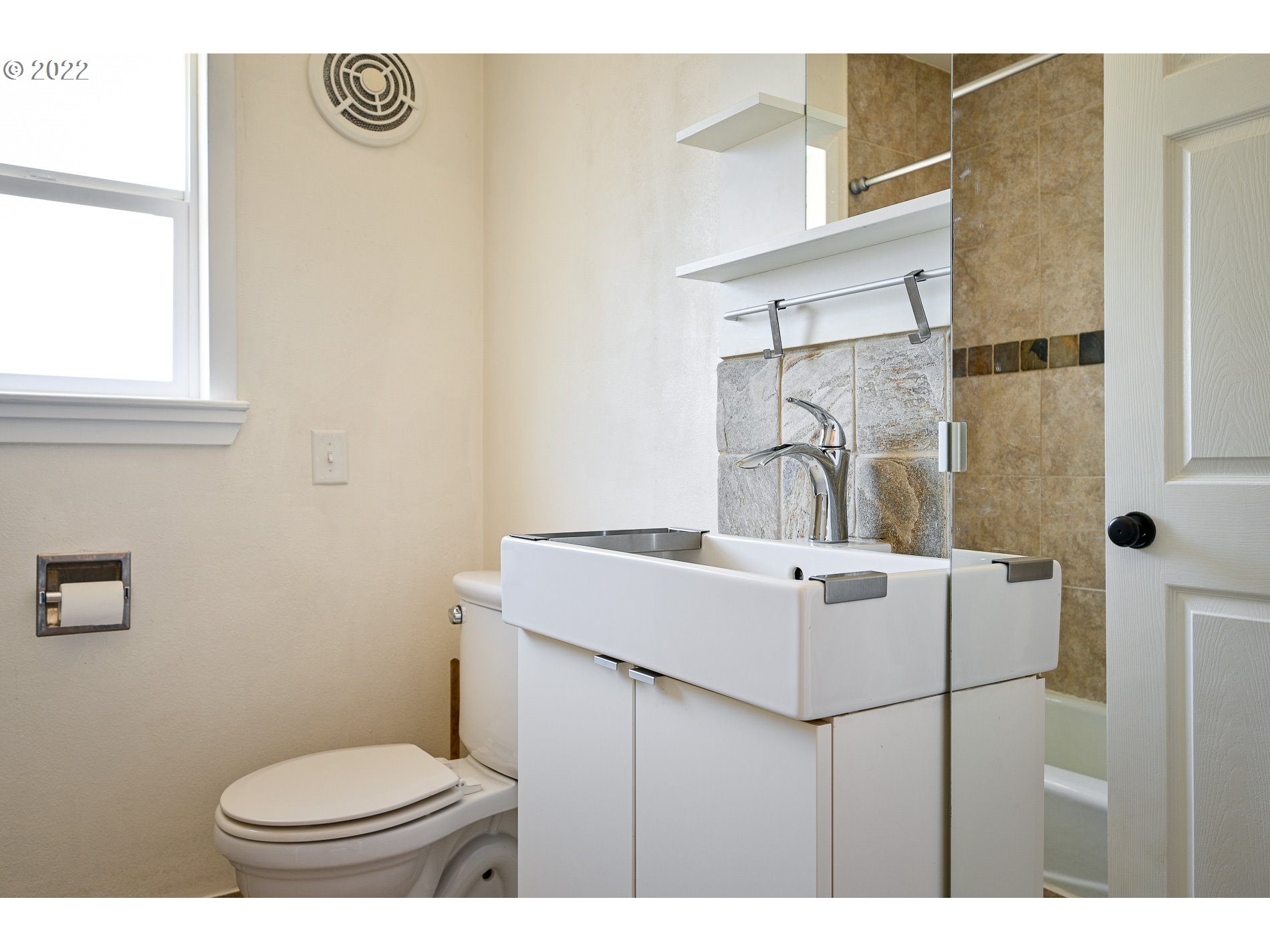 13808 Southeast Center Street Portland, OR 97236 - Photo 17 of 32 Bathroom