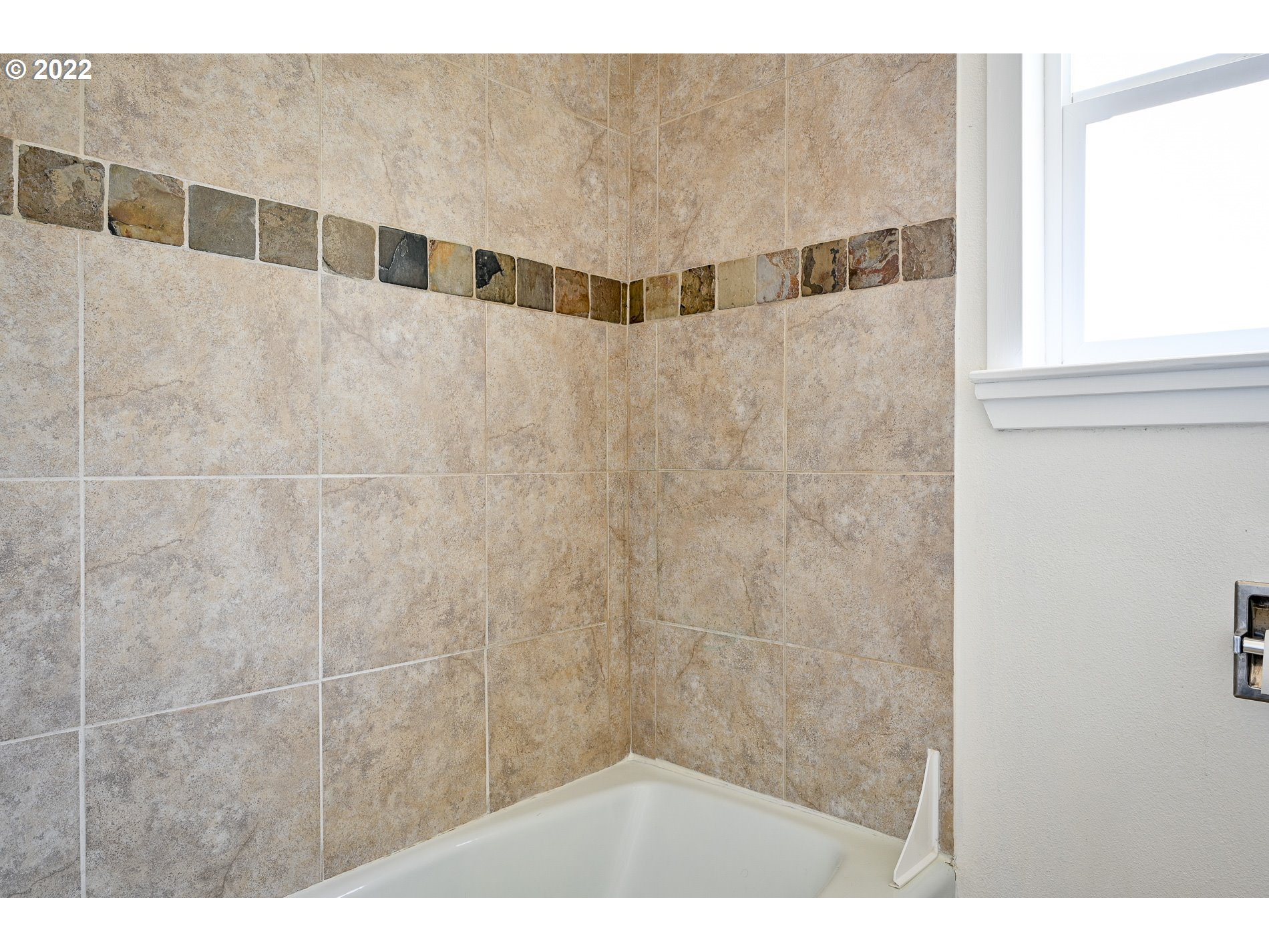 13808 Southeast Center Street Portland, OR 97236 - Photo 18 of 32 Bathroom