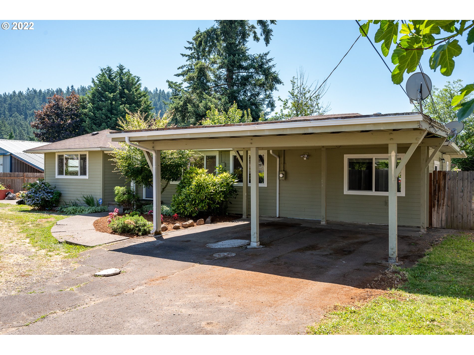 13808 Southeast Center Street Portland, OR 97236 - Photo 2 of 32 Carport