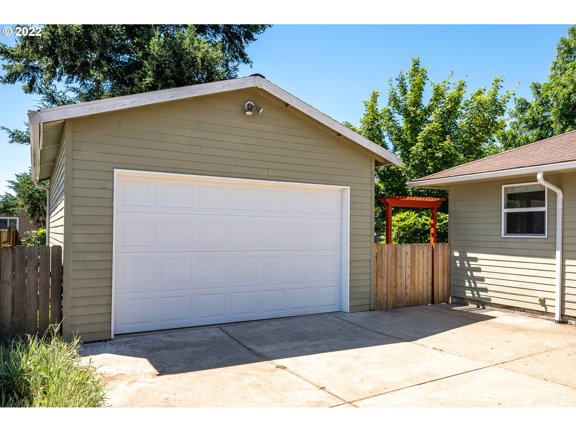13808 Southeast Center Street Portland, OR 97236 - Photo 21 of 32 Garage